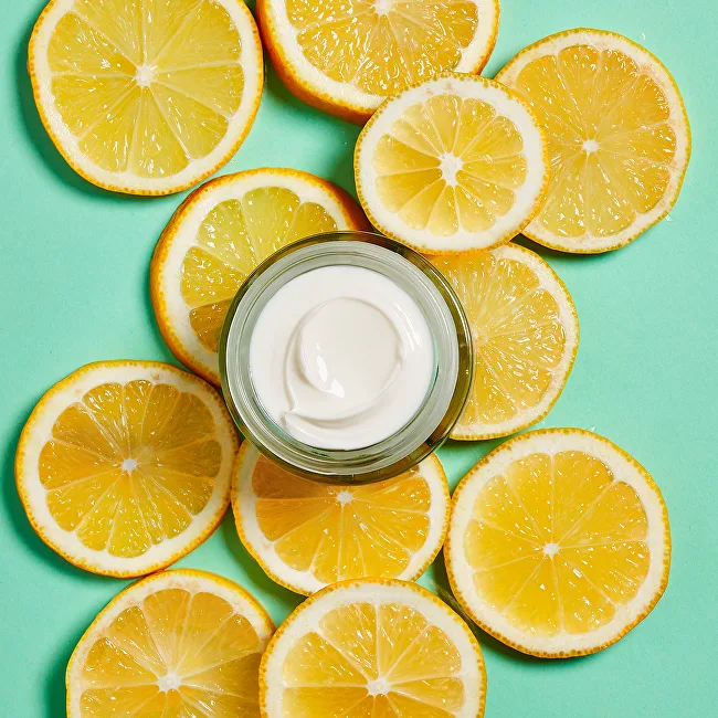 Garnier Skin Naturals Vitamin C Glow Jelly Daily Moisturizing Care thumbnail 3