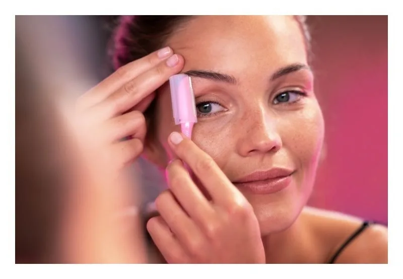 Wilkinson Sword Wilkinson Intuition Perfect Finish eyebrow aligner thumbnail 2