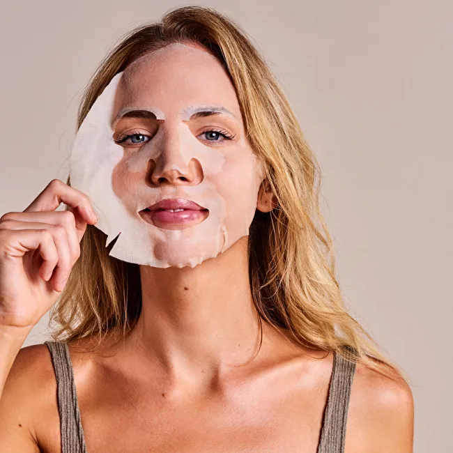 Iroha Moisturizing Tissue Face Mask thumbnail 3
