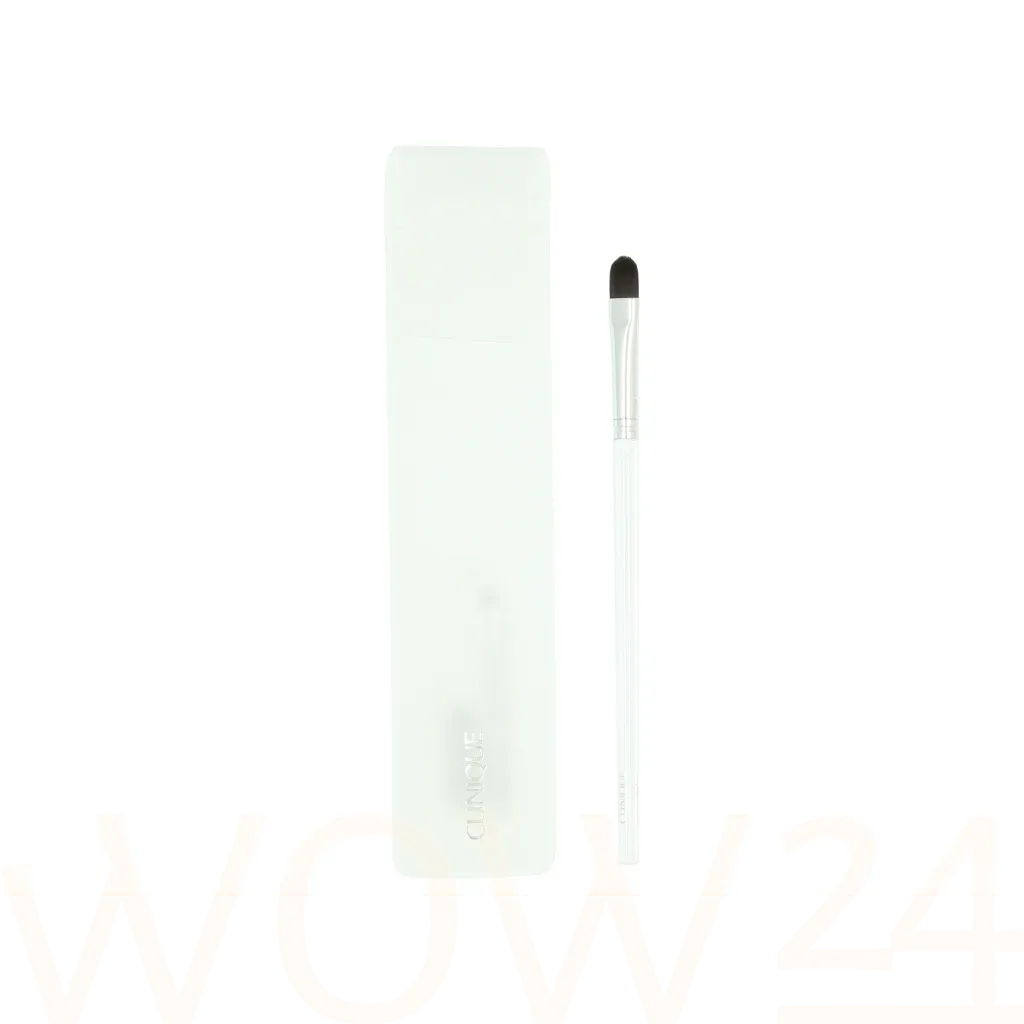Clinique Concealer brush thumbnail 3