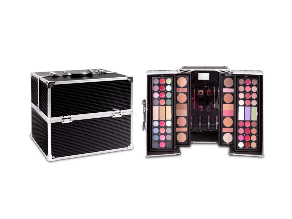 Super model beauty train case