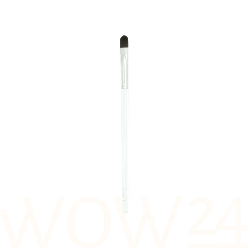 Clinique Concealer brush thumbnail 4