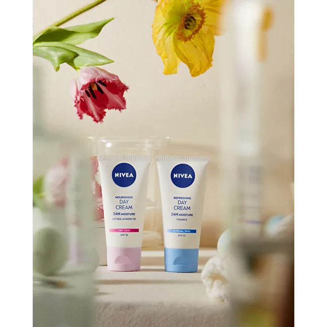 Nivea Moisturizing day cream for normal and combination skin SPF 15 Essential (Day Cream) 50 ml thumbnail 5