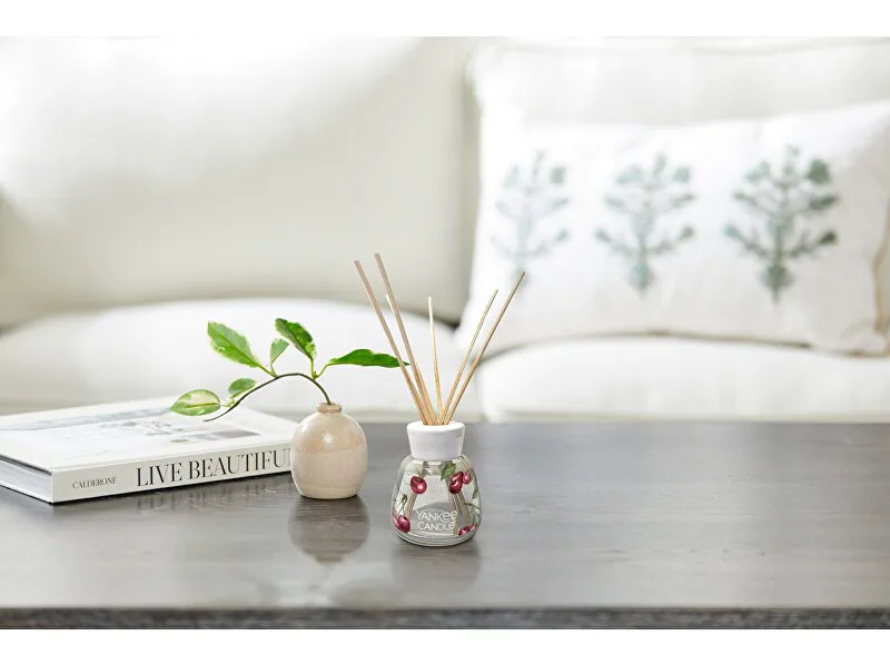 Yankee Candle black cherry thumbnail 2