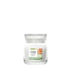 Yankee Candle Aromatic candle Signature glass small Blooming Love 110 g thumbnail 1
