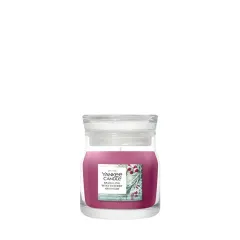 Yankee Candle Signature scented candle glass small Sparkling Winterberry 110 g 1