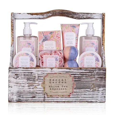 Gift set in a wooden basket Secret Garden